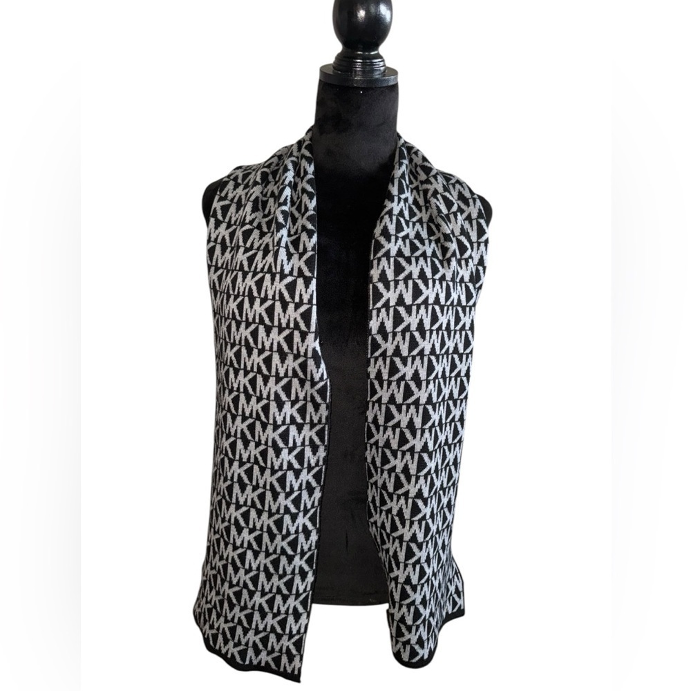 MICHAEL KORS Scarf MK Logo Signature Reversible Acrylic White/Black